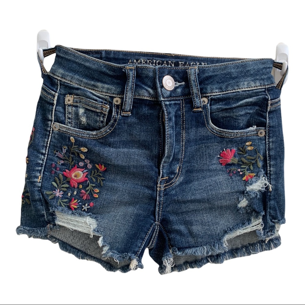 American Eagle Floral stitched shorts
